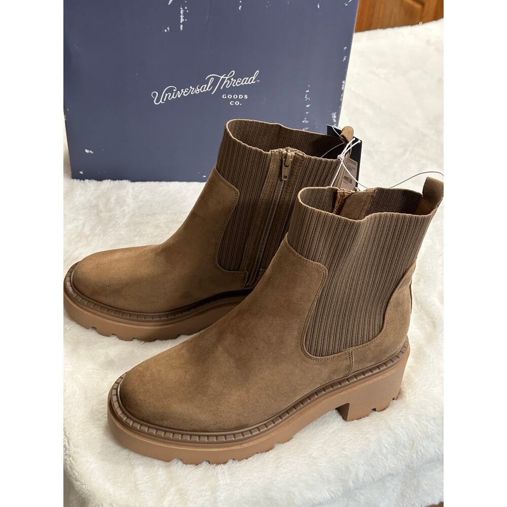 Universal Thread Women's Kyrie Chelsea Boots Size 11 Wide Tan Chunky Ankle Sock